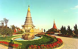 Mahathat1.JPG (19377 bytes)