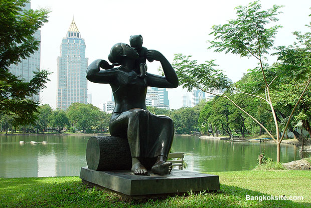 LumpiniPark2AL.JPG (125747 bytes)