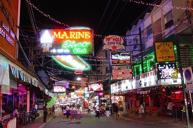 PattayaNight790.JPG (103605 bytes)