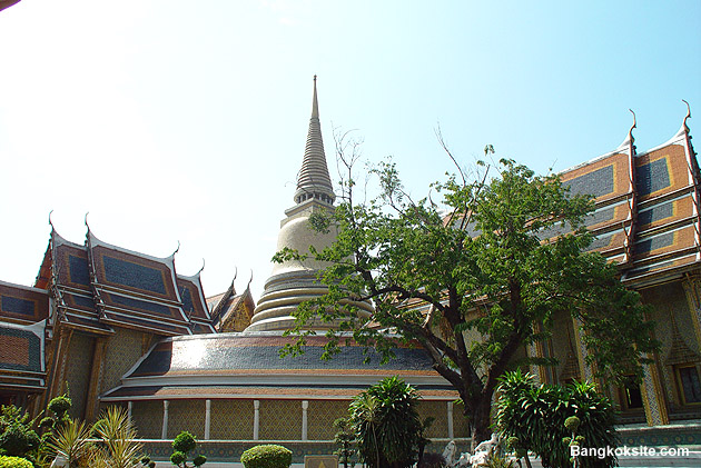 WatRatchabophit107AL.JPG (130073 bytes)