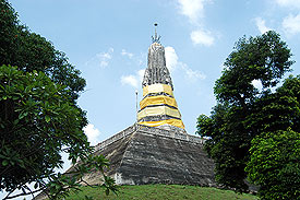 PhraPatone103.jpg (24462 bytes)
