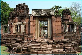 Phimai205.jpg (23994 bytes)