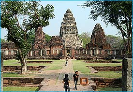 Phimai2089.jpg (24367 bytes)