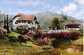 NanValley2.jpg (26061 bytes)