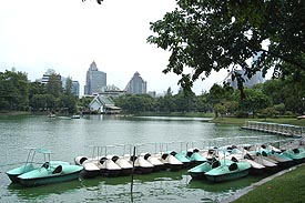 LumpiniPark103A.JPG (24339 bytes)