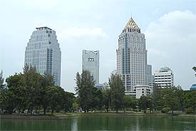 LumpiniPark106A.JPG (13716 bytes)