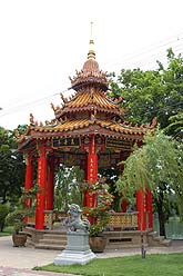 LumpiniPark109.JPG (18012 bytes)