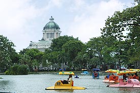 Lake101.JPG (24572 bytes)