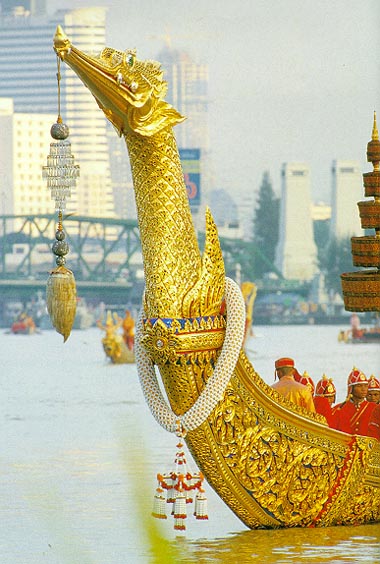 RoyalBarge1.jpg (17607 bytes)