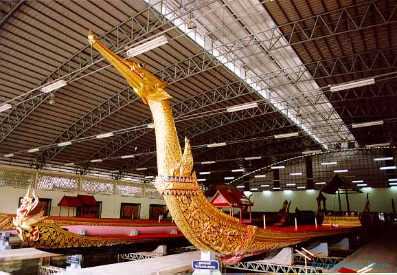 Suphannahong1L.jpg (65806 bytes)