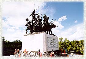 Monument1B.JPG (19970 bytes)