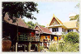 WatSisakorn3A.JPG (26854 bytes)
