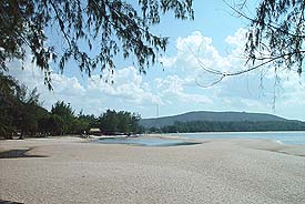 SamilaBeach6.JPG (21379 bytes)