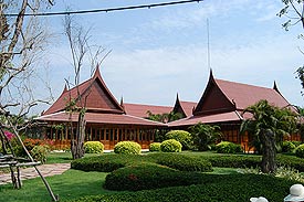 Village2.jpg (18627 bytes)