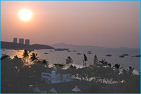 Pattaya8247G.jpg (12546 bytes)