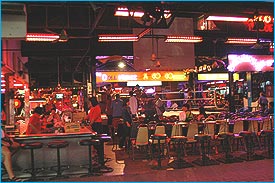 PattayaNight202.jpg (20953 bytes)